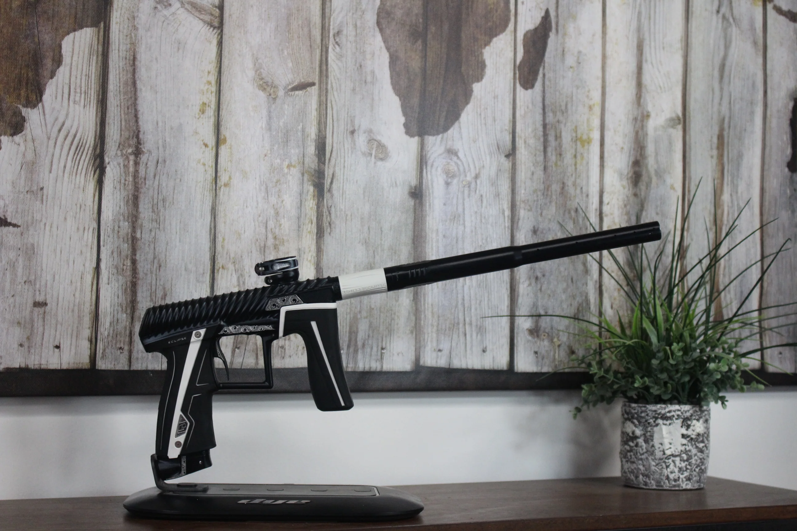 Planet Eclipse Twister Geo 4 - Stealth w/Engraving